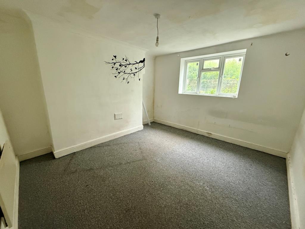 Lot: 79 - FREEHOLD BLOCK FOR INVESTMENT - Flat A Bedroom